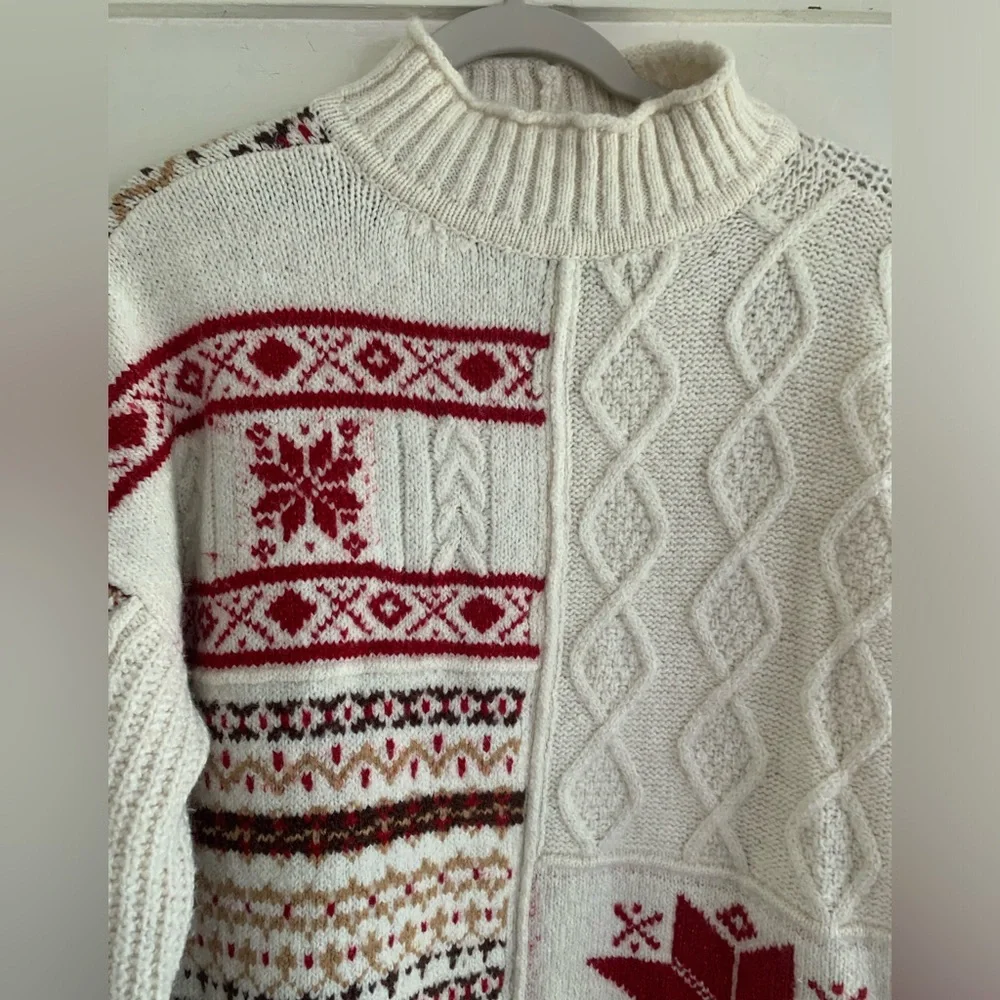 American Eagle Mock Neck Fair Isle Snowflake Sweater Size Small - Picture 5 of 14
